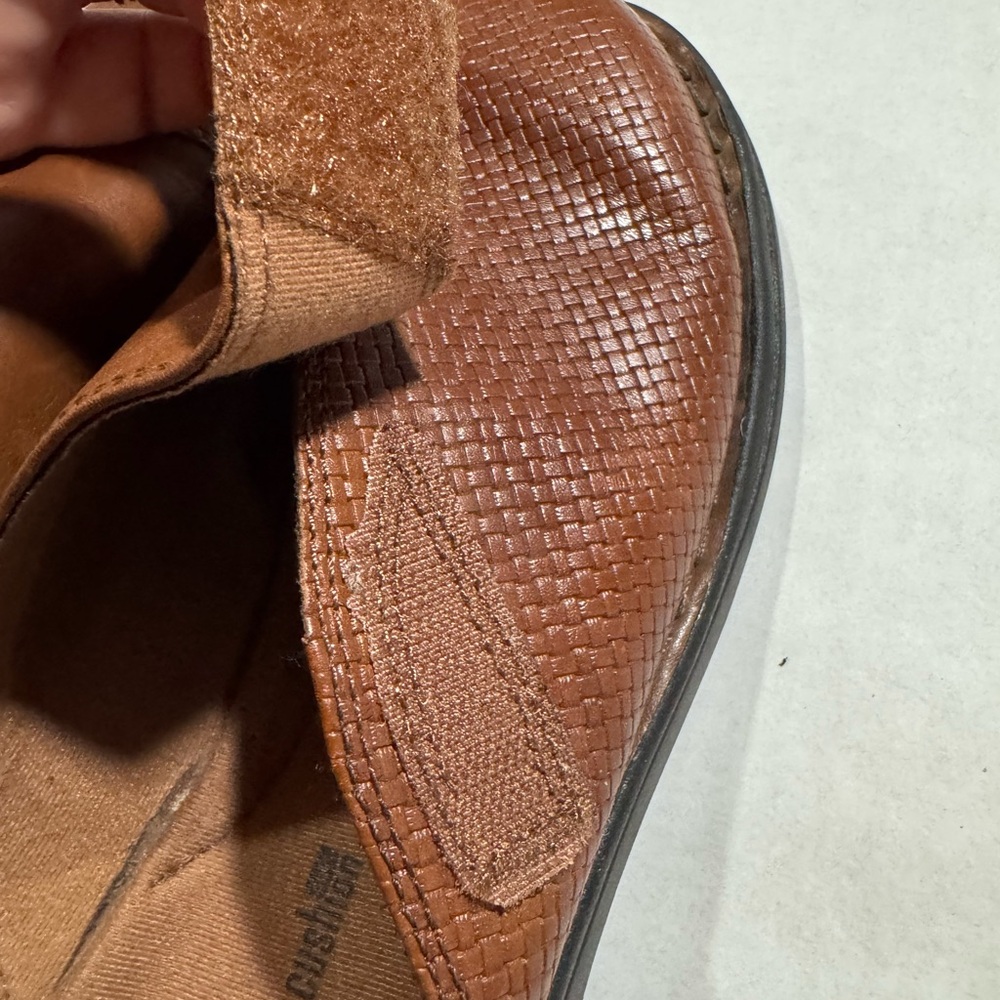 Clark’s Patty Tanya Mules dark Tan Textured Leather Size 9 - Picture 4 of 7
